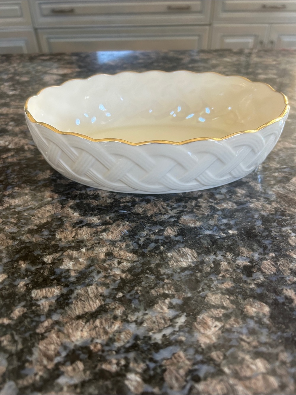 LENOX VINTAGE LATTICE OVAL 24K GOLD TRIM SERVER BOWL 8"